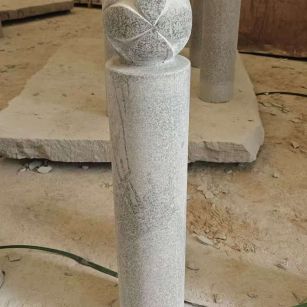 西宁 芝麻白花岗岩石材挡车石柱、停车柱、圆柱挡车柱、方柱挡车柱等