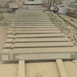 西宁 芝麻白异形加工雕刻-栏杆大柱，方柱