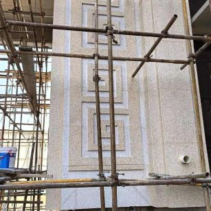 西宁 黄金麻花岗岩别墅外墙干挂回纹造型效果