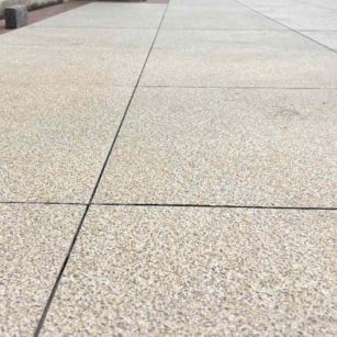 西宁 黄金麻花岗岩石板材荔枝面地面铺装效果