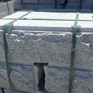 西宁 芝麻白花岗岩自然面成品