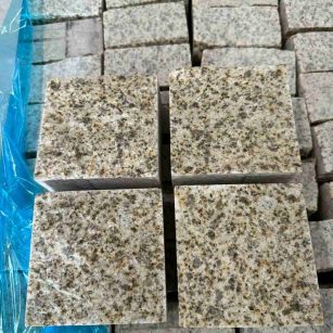 西宁 黄金麻花岗岩自然面小方块，弹石，马蹄石等