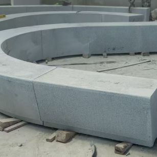 西宁 芝麻白花岗岩光面弧形坐凳