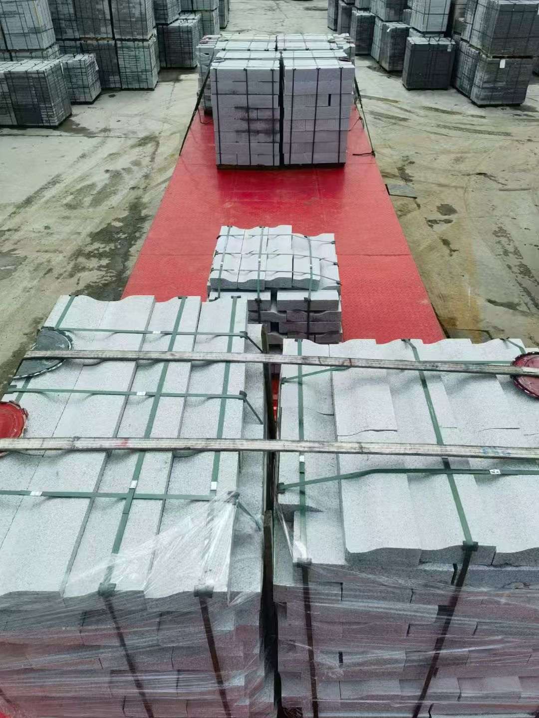 西宁 芝麻白仿形加直形路沿石出货日常