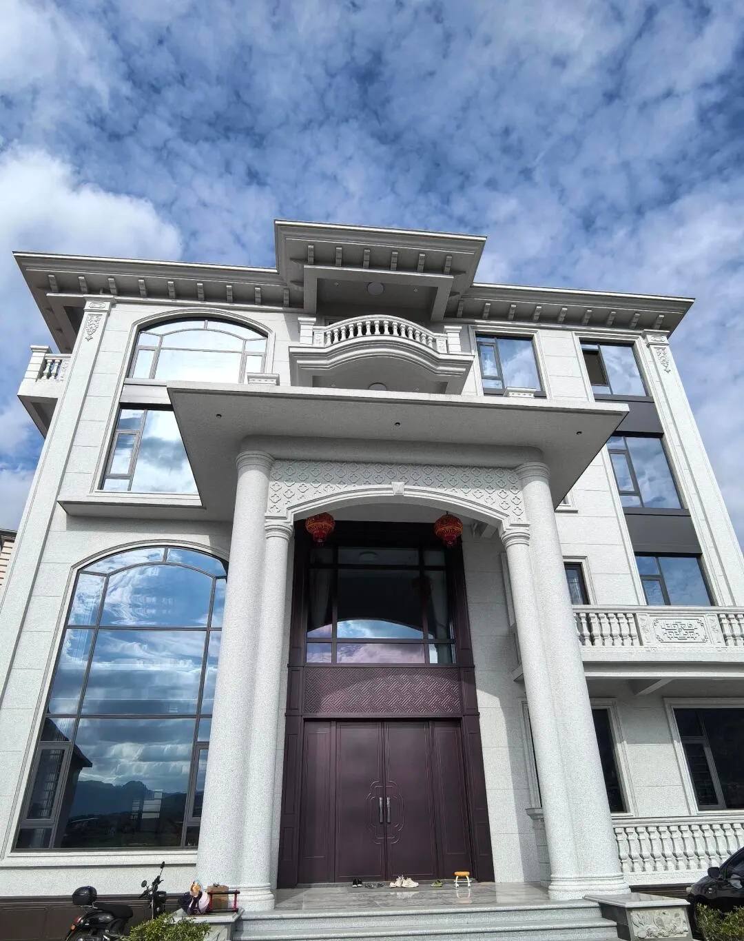 西宁白麻别墅外墙干挂石材效果示例