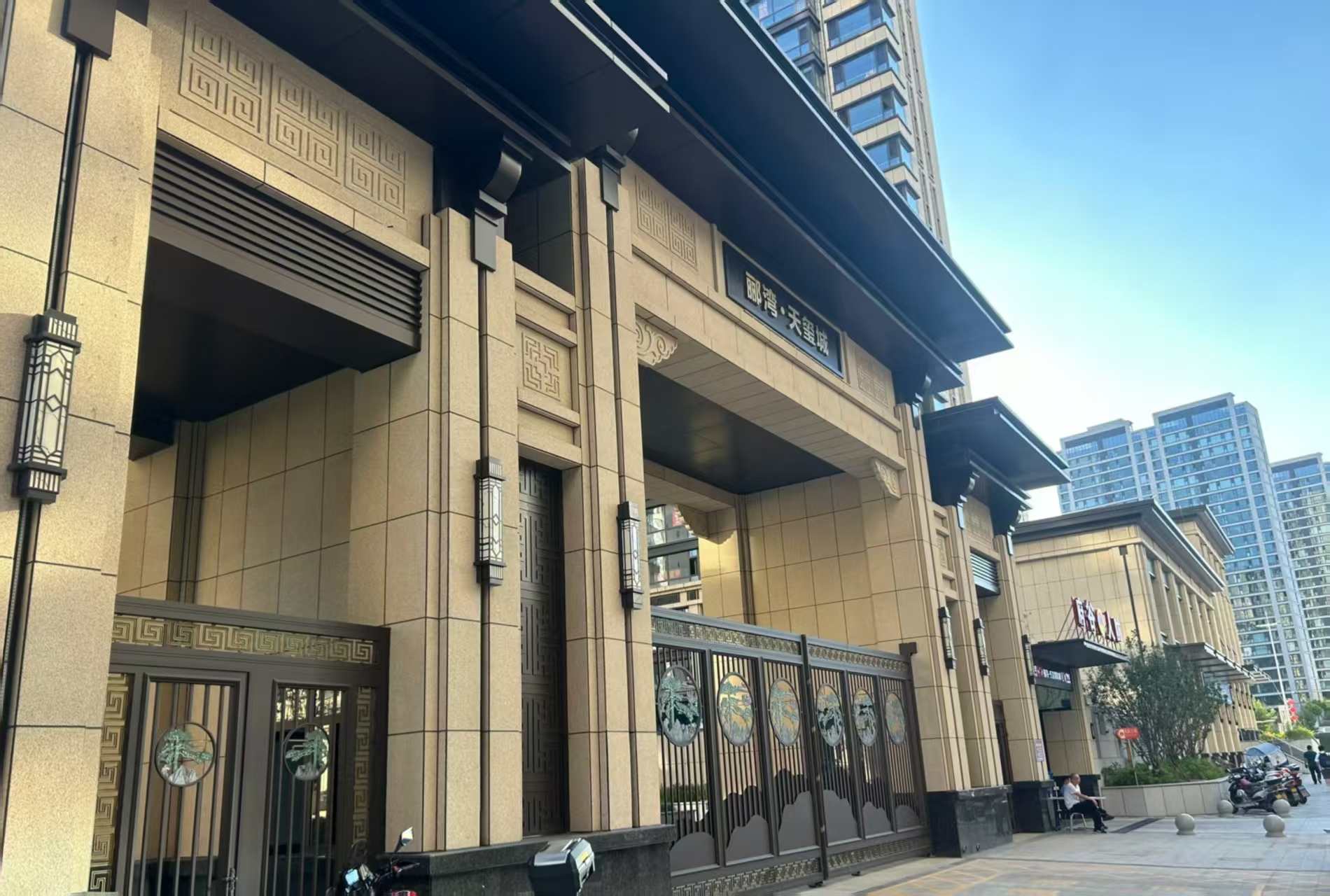 西宁 黄金麻花岗岩荔枝面小区门楼外墙干挂