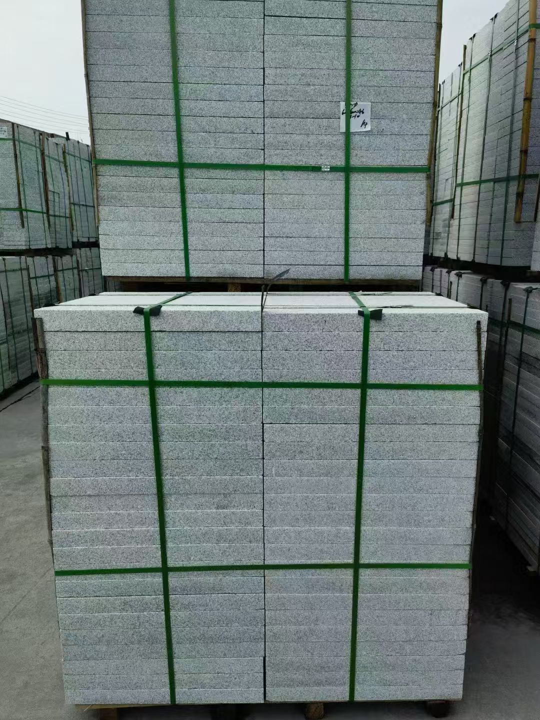 西宁 芝麻白火烧，园林广场市政工程地铺石，1.8~5.0厚均有现货