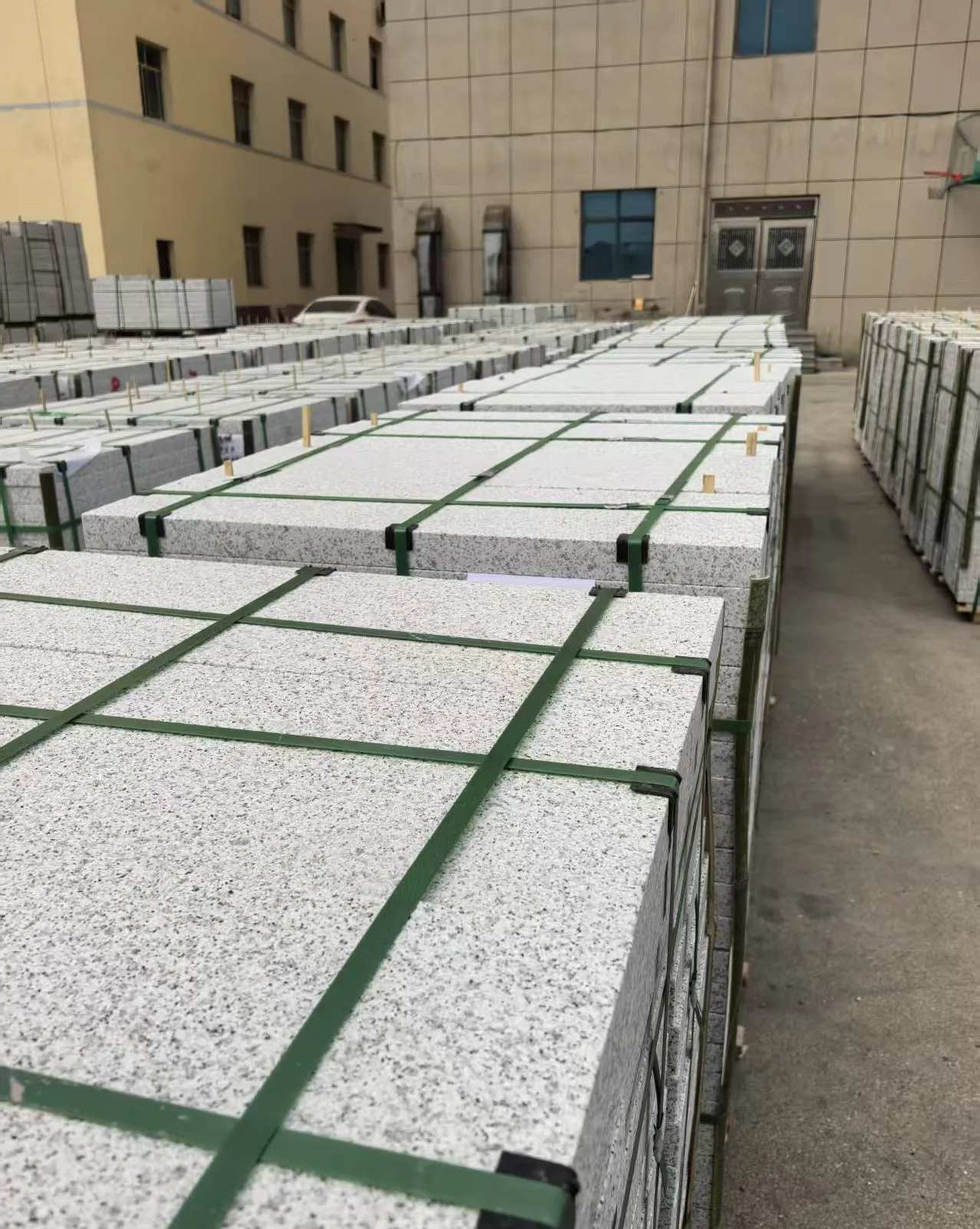 西宁 白麻花岗岩5.0公分荔枝面地铺石