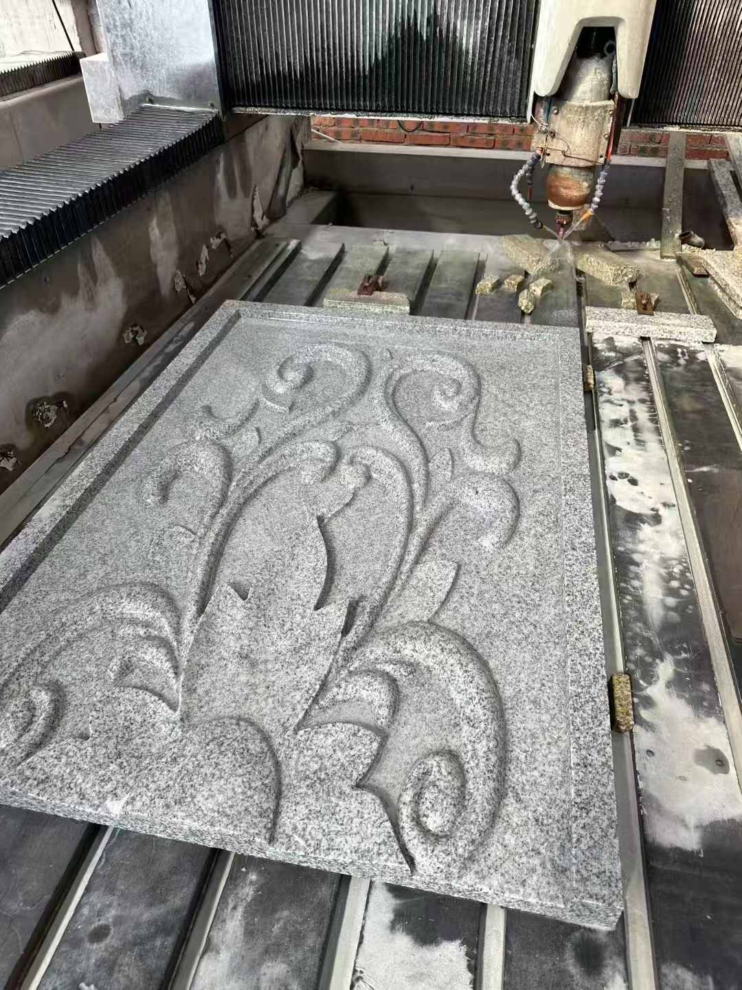 西宁 白麻别墅干挂雕花板