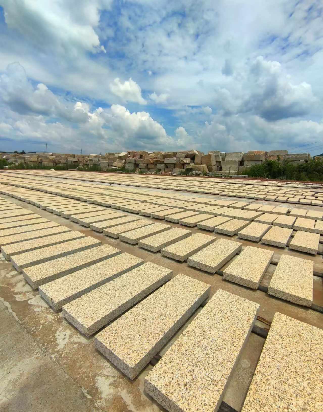 西宁 黄金麻荔枝面花岗岩石材地铺石防护中