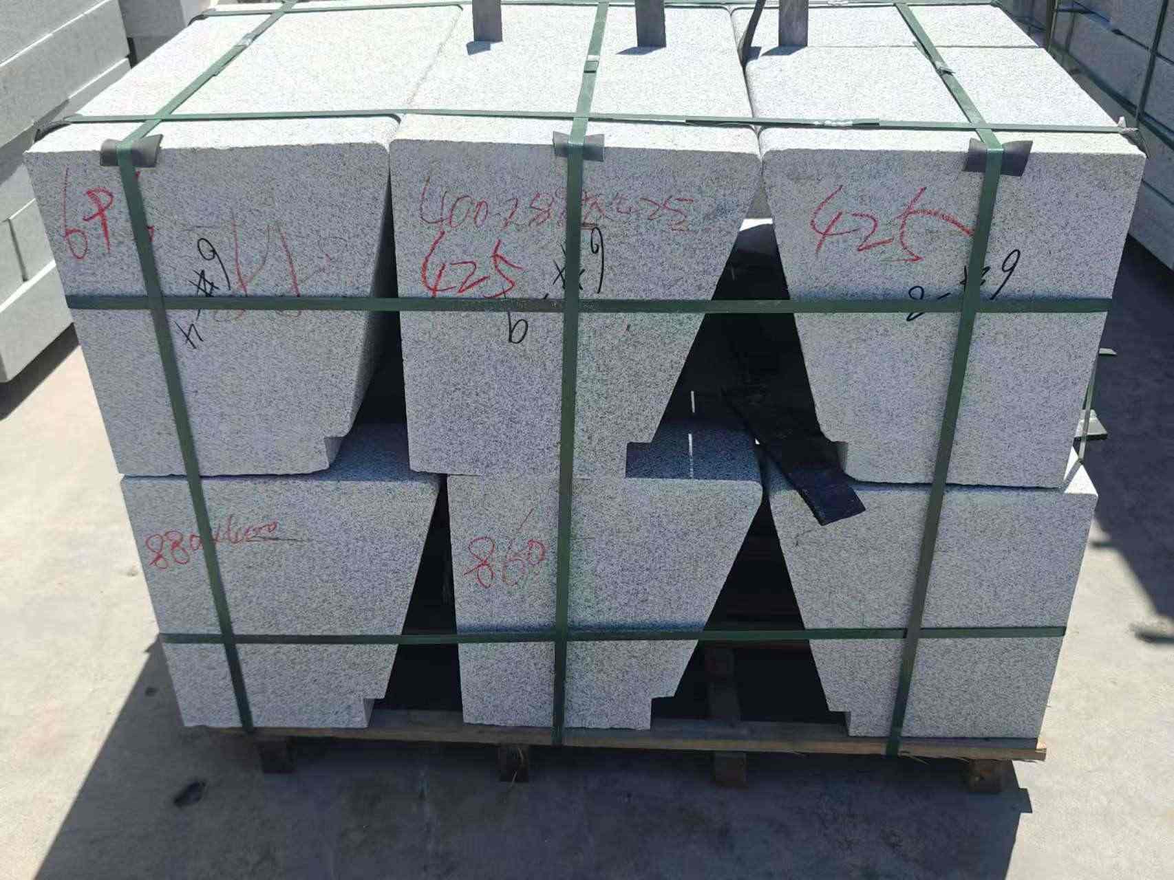 西宁 芝麻白异形坐凳，石凳