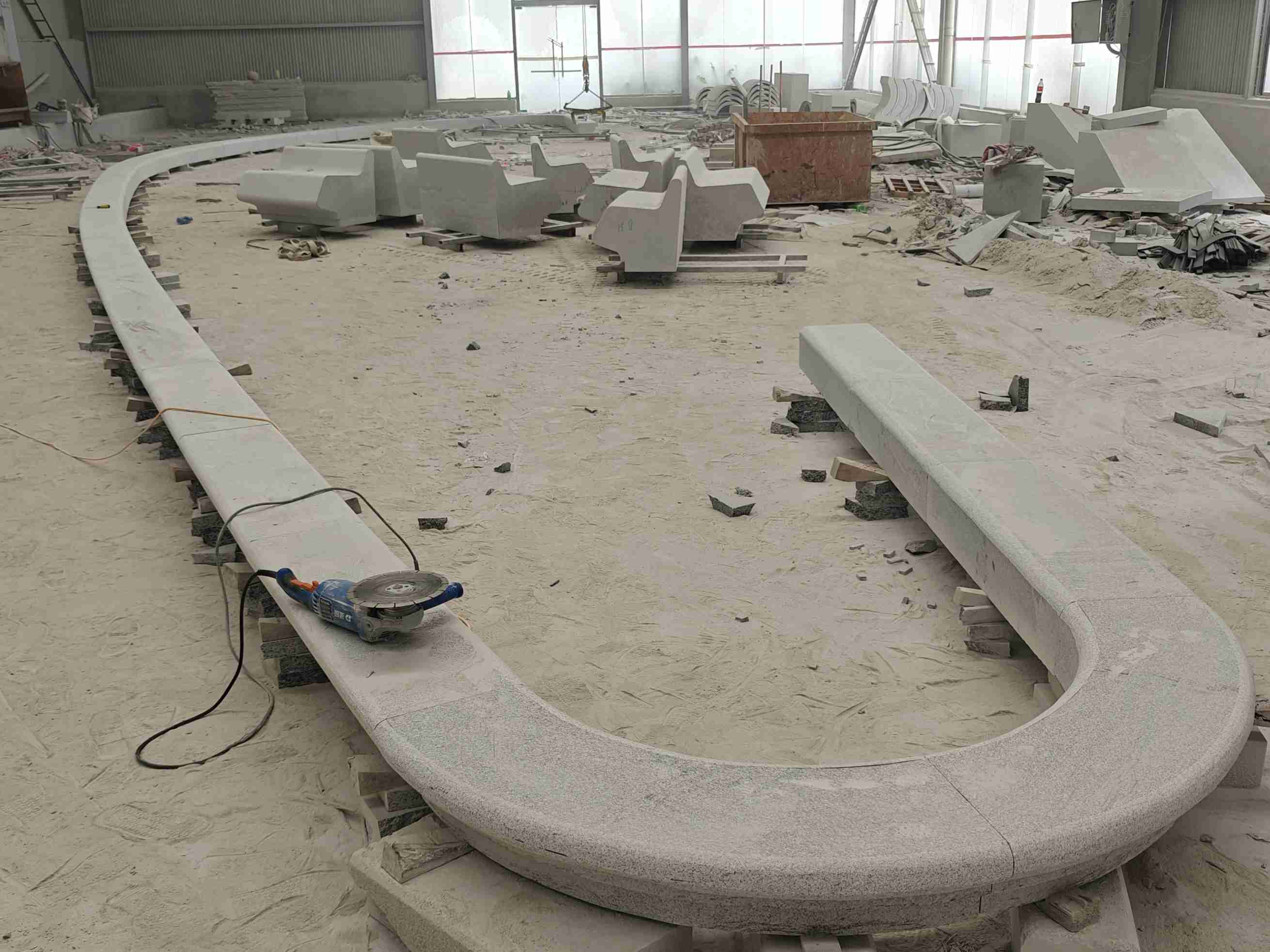 西宁 芝麻白花岗岩弧形花坛石，坐凳石