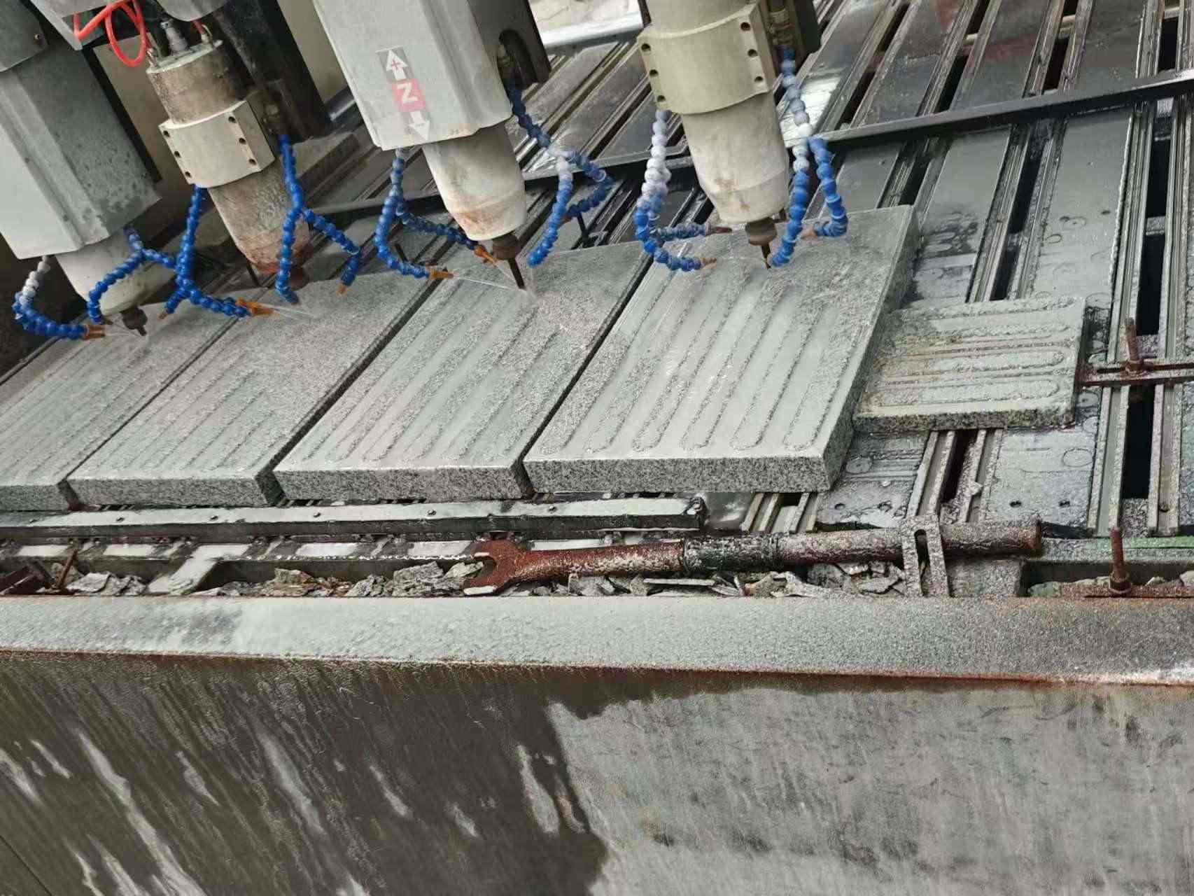 西宁 芝麻白花岗岩荔枝面盲道雕刻