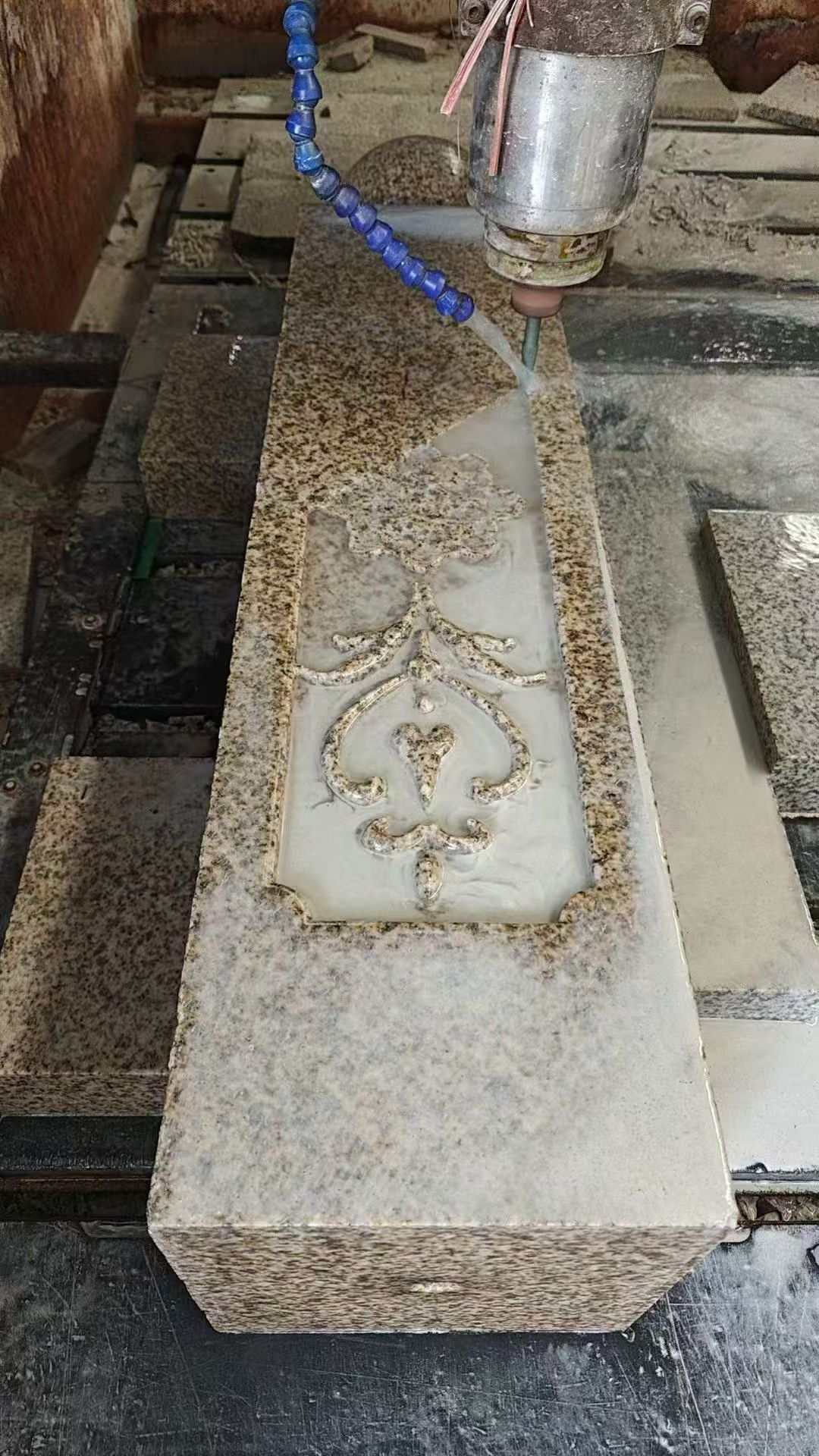 西宁 黄金麻花岗岩异形加工雕刻栏杆大柱