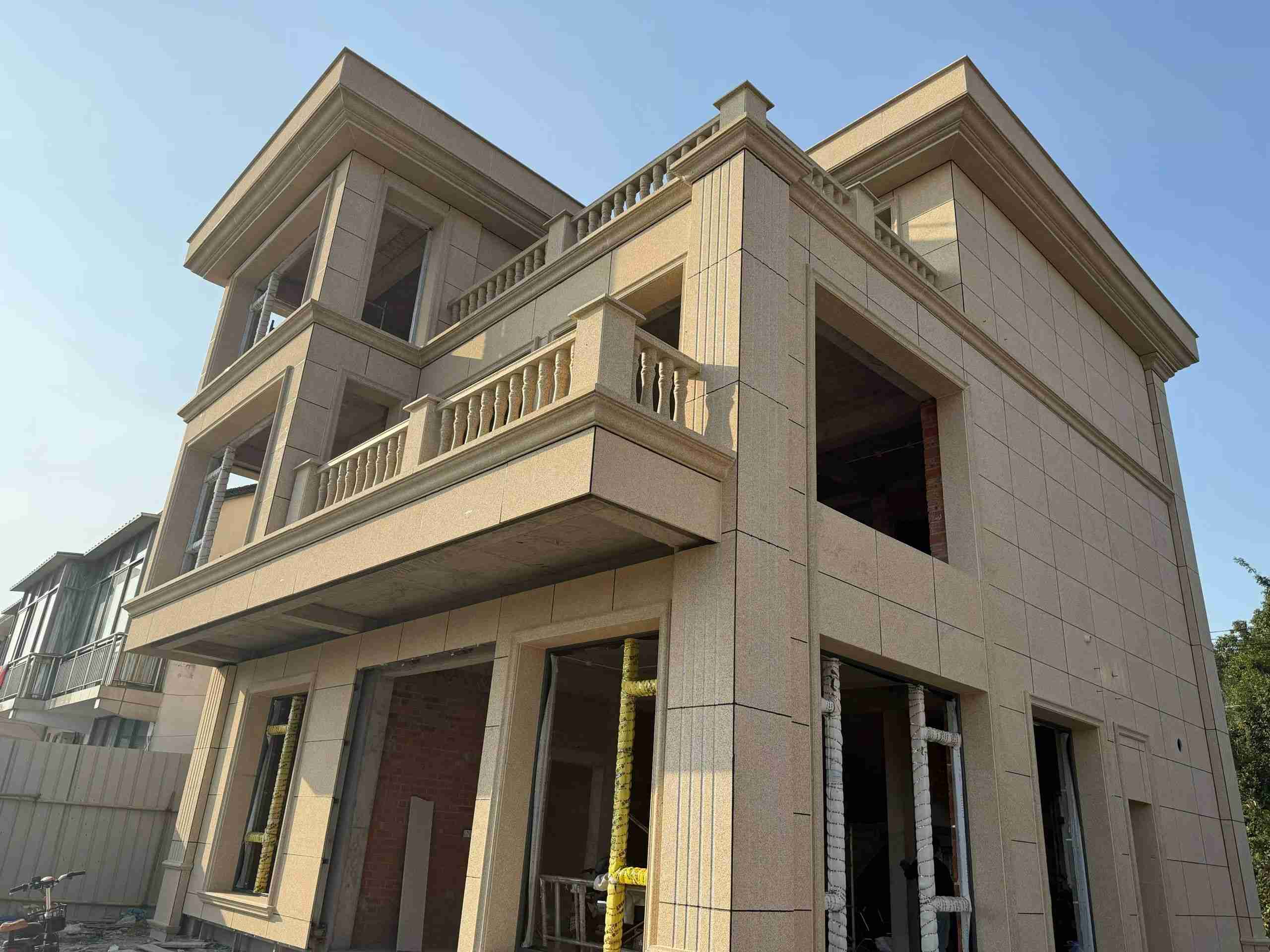 西宁 黄金麻花岗岩石材荔枝面外墙干挂效果展示