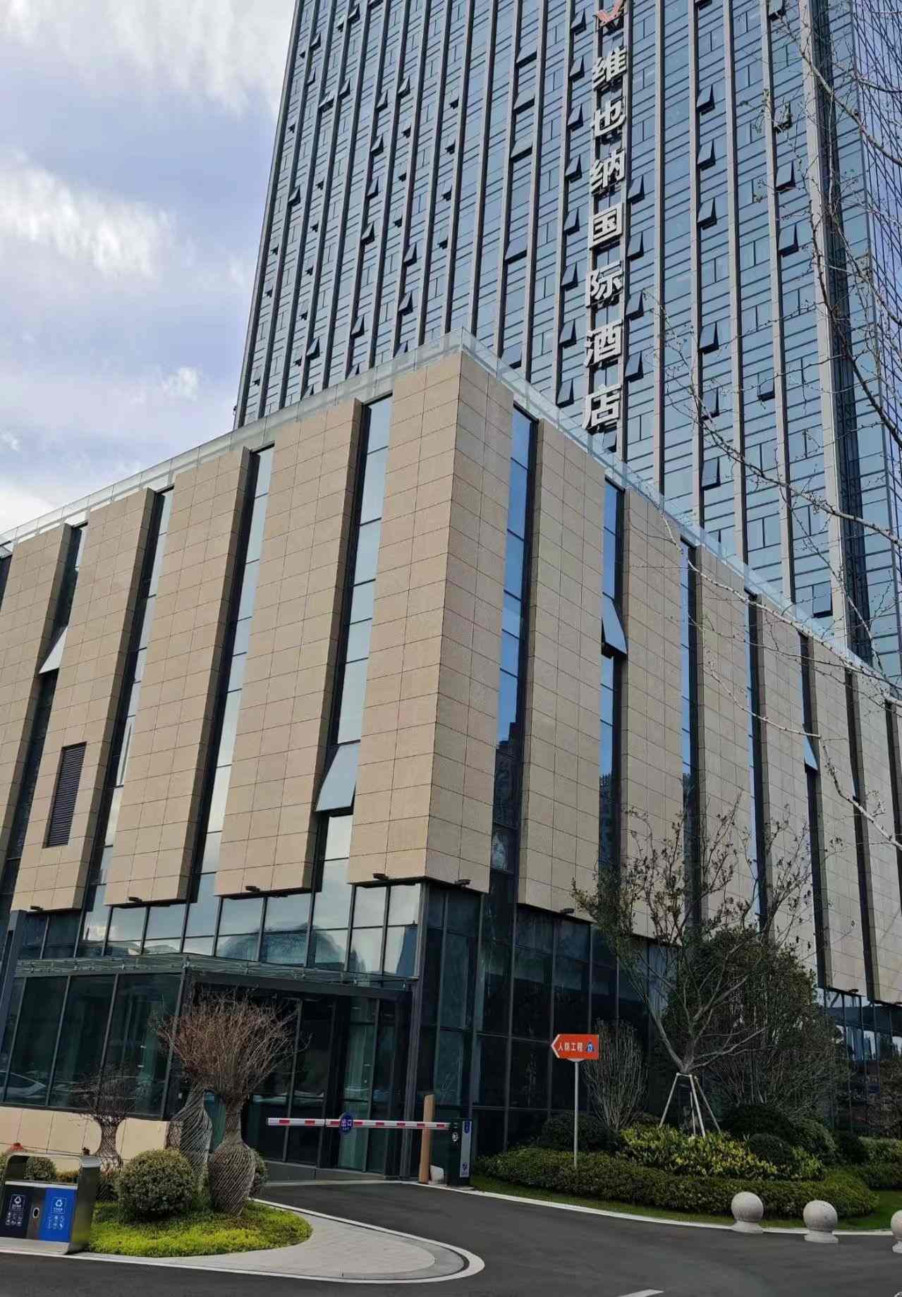 西宁 黄金麻花岗岩外墙干挂