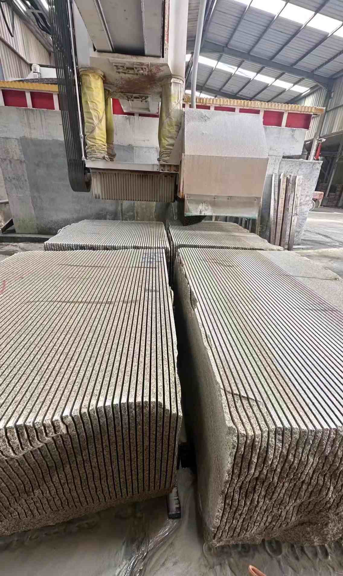 西宁 车间生产日常，黄金麻白麻花岗岩