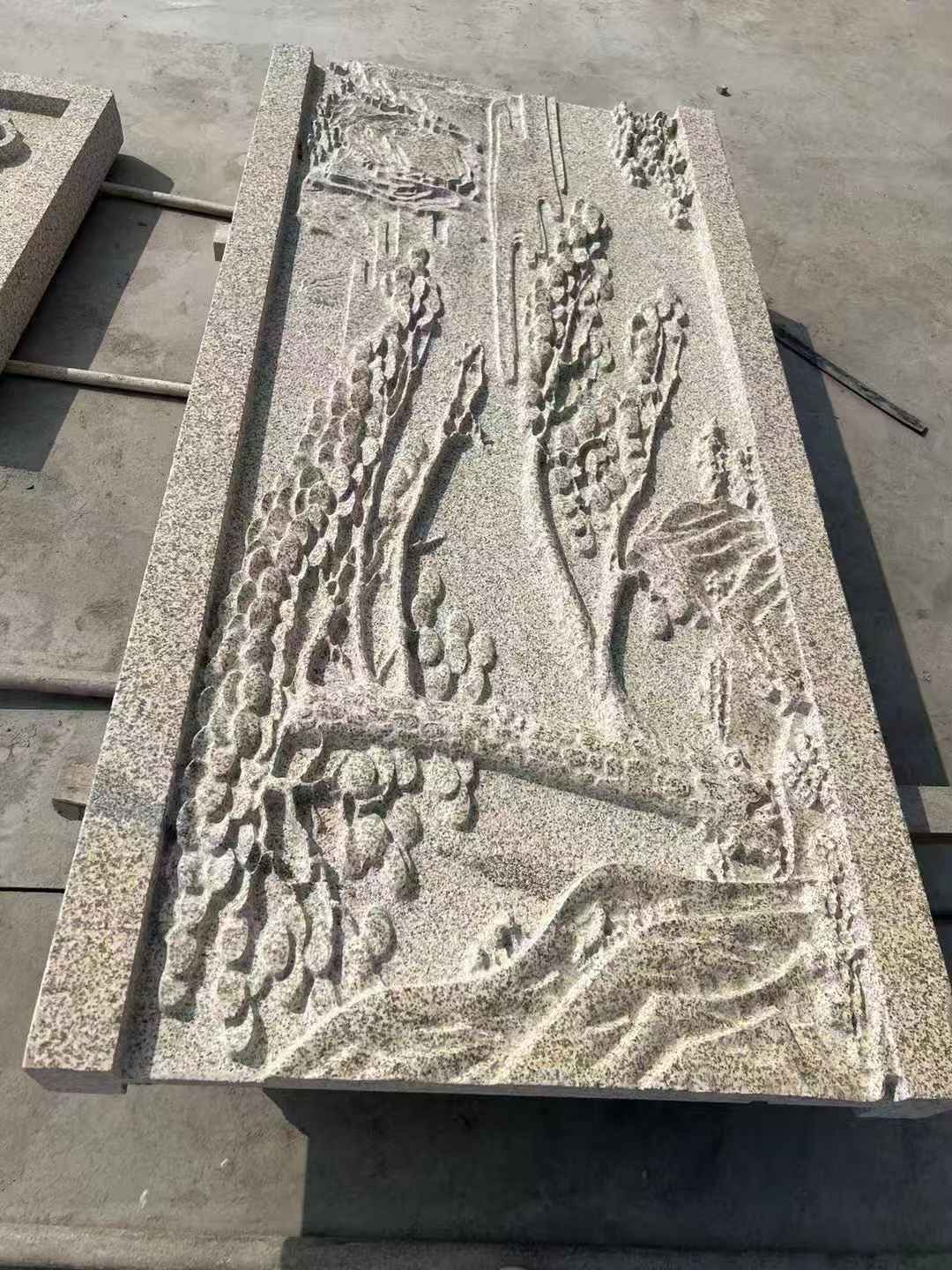 西宁 黄金麻雕刻板浮雕迎客松