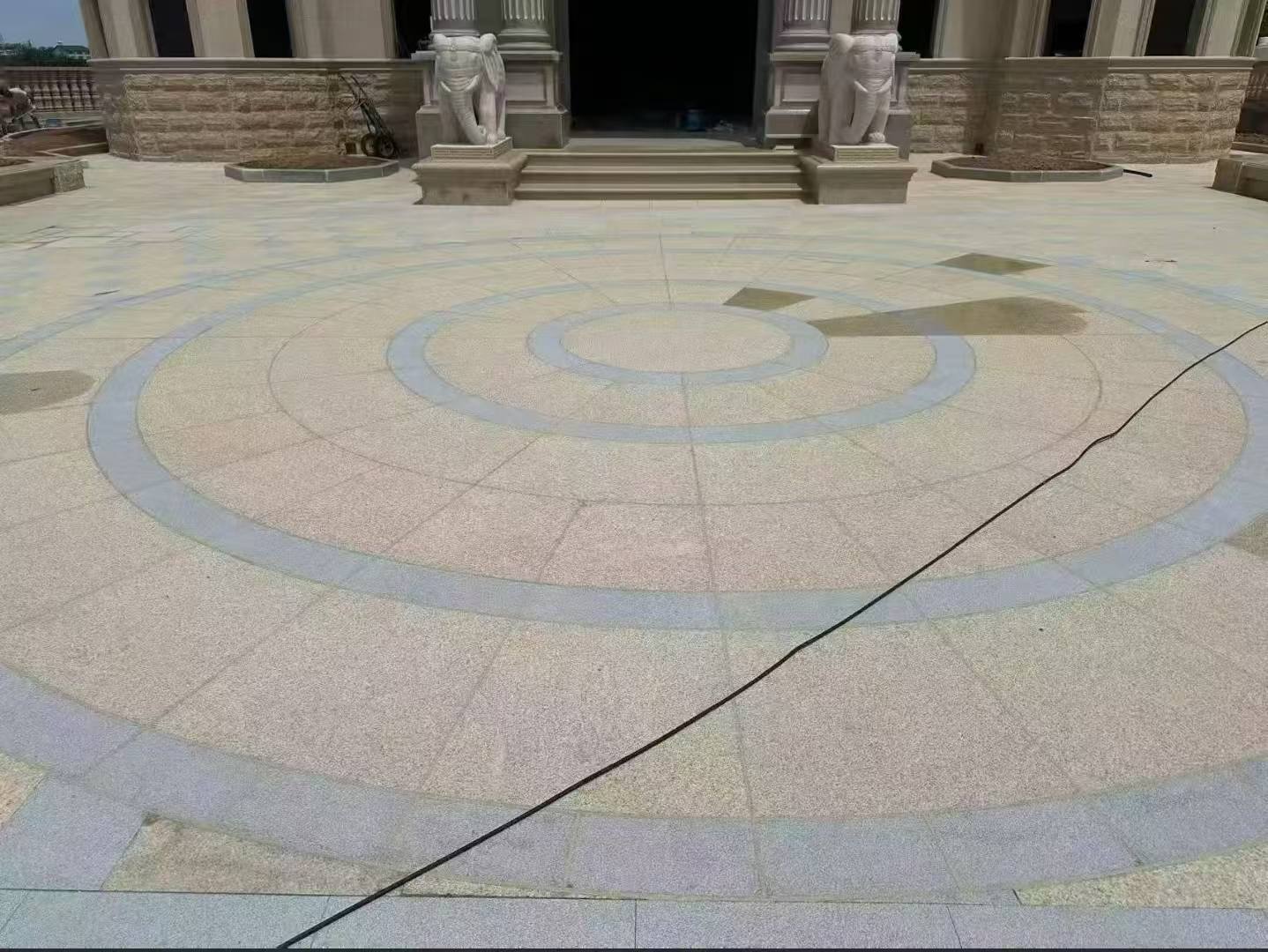 西宁 黄金麻芝麻灰花岗岩石材地铺拼接效果