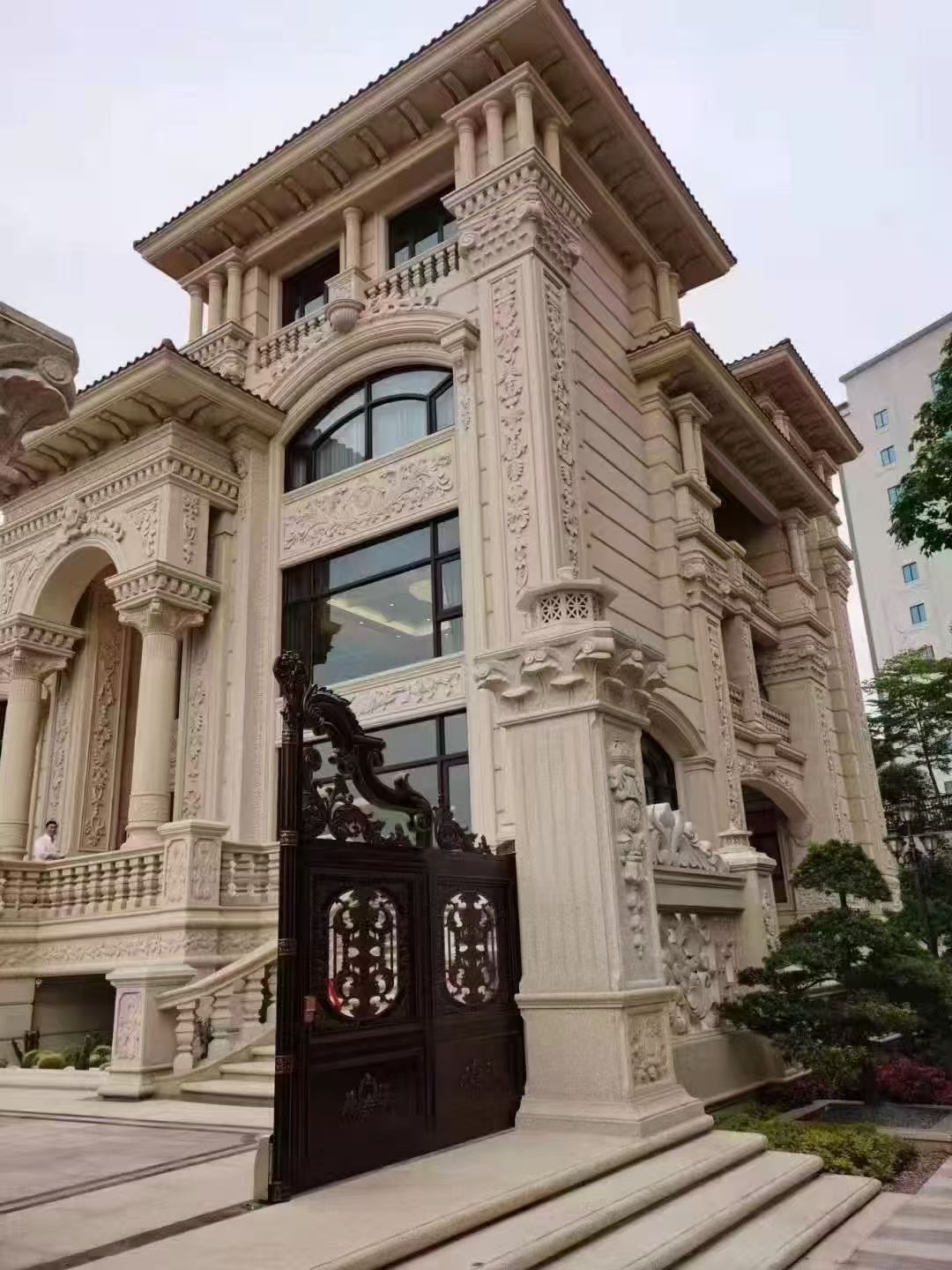 西宁 黄金麻花岗岩别墅外墙干挂效果展示