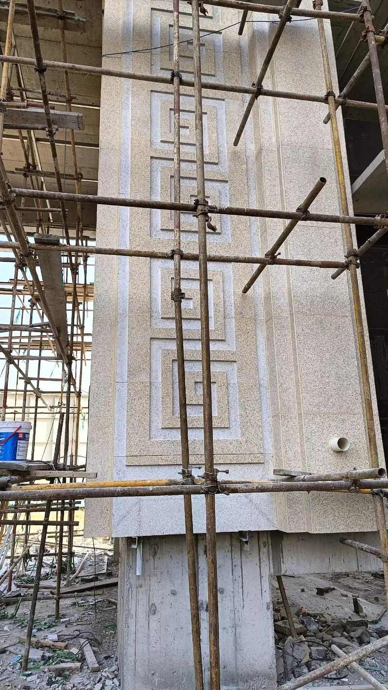 西宁 黄金麻花岗岩别墅外墙干挂回纹造型效果