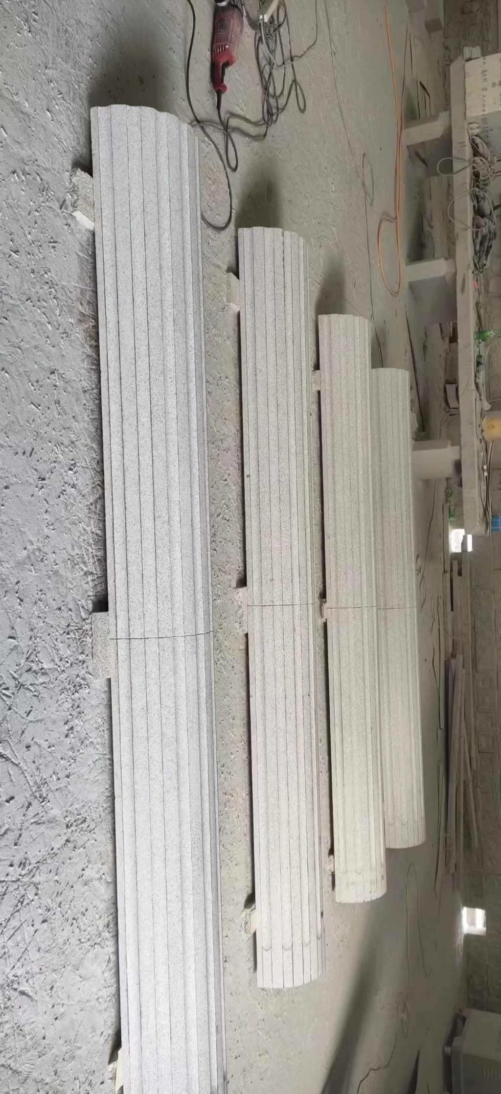 西宁 花岗岩厂家带你看白麻花岗岩门楼大柱柱皮