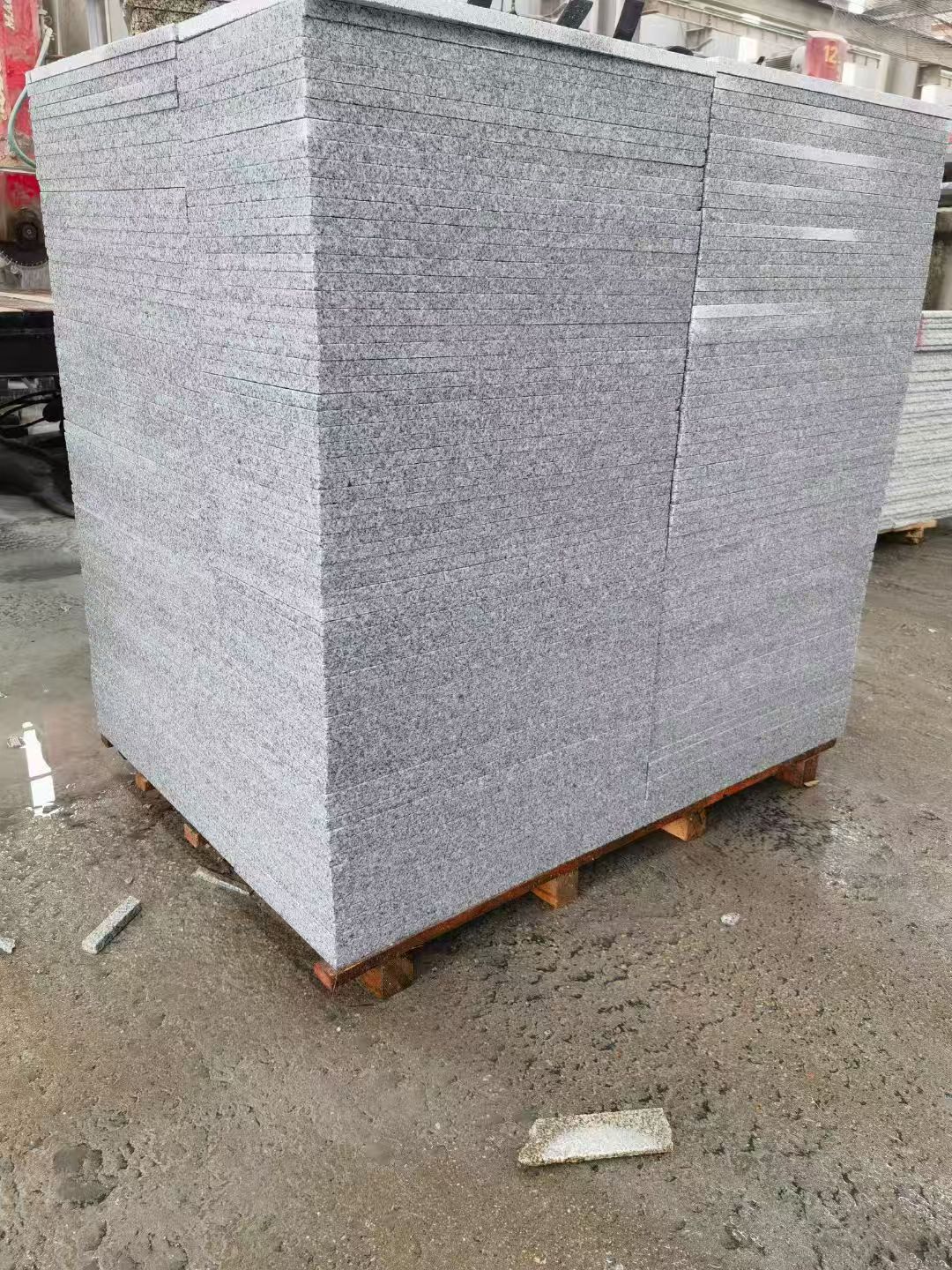 西宁 芝麻白火烧面1.8厚300*600地铺石，尺寸标准，厚薄均匀