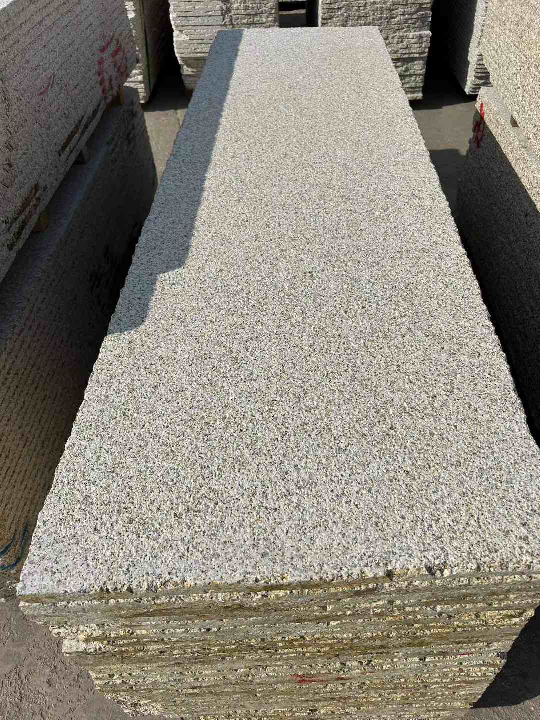 西宁 黄金麻花岗岩荔枝面毛板，半成品
