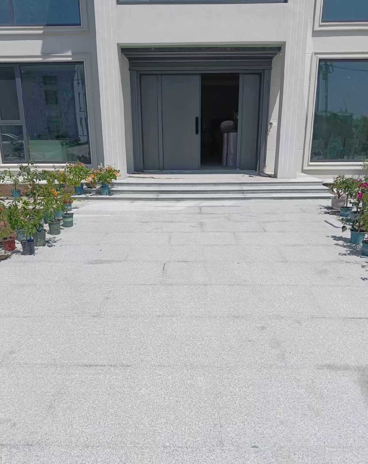 西宁 芝麻白花岗岩地铺石地面铺装