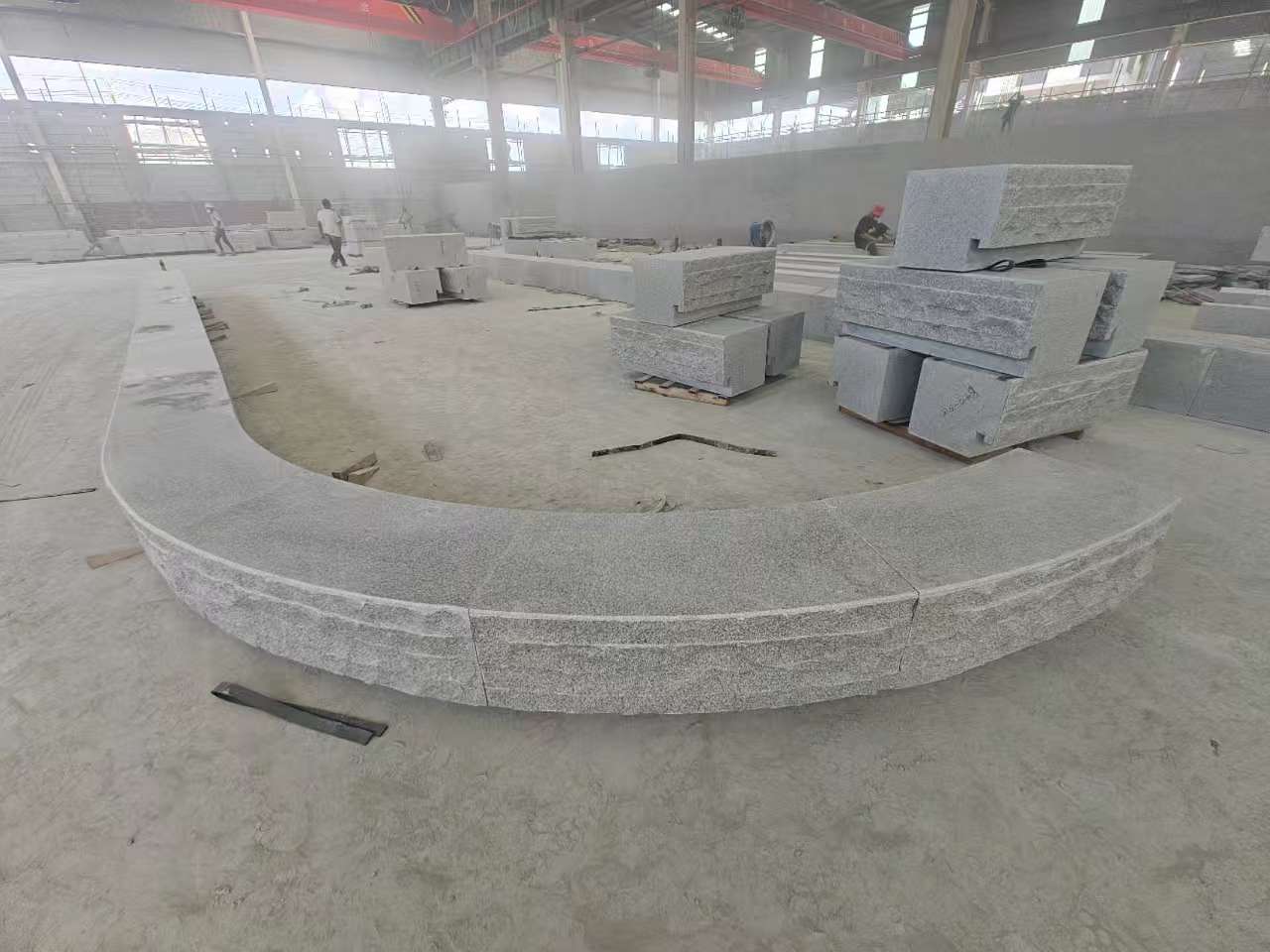 西宁 芝麻白异形坐凳，自然面光面弧形加工