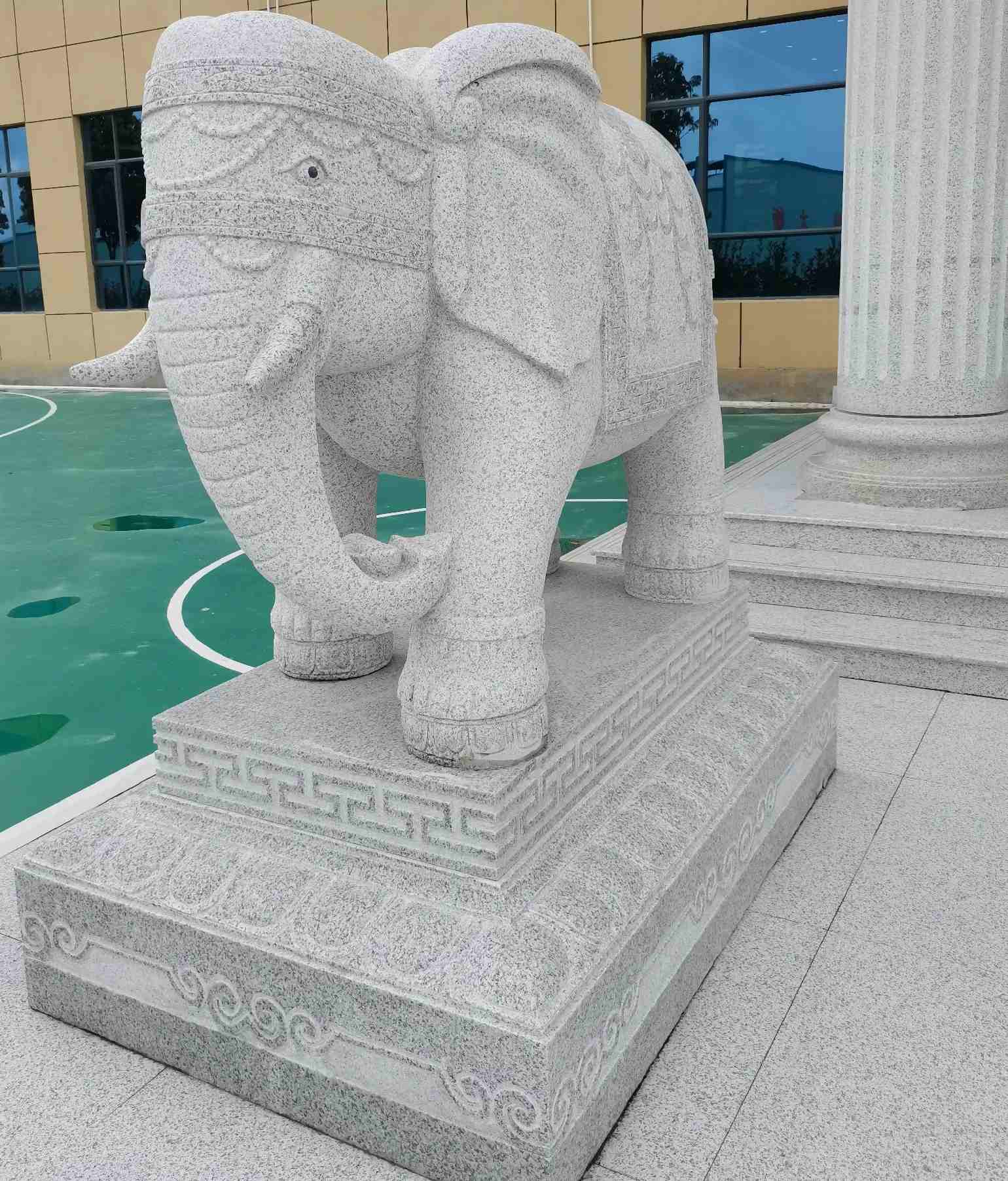 西宁 白麻花岗岩动物异形石雕-大象