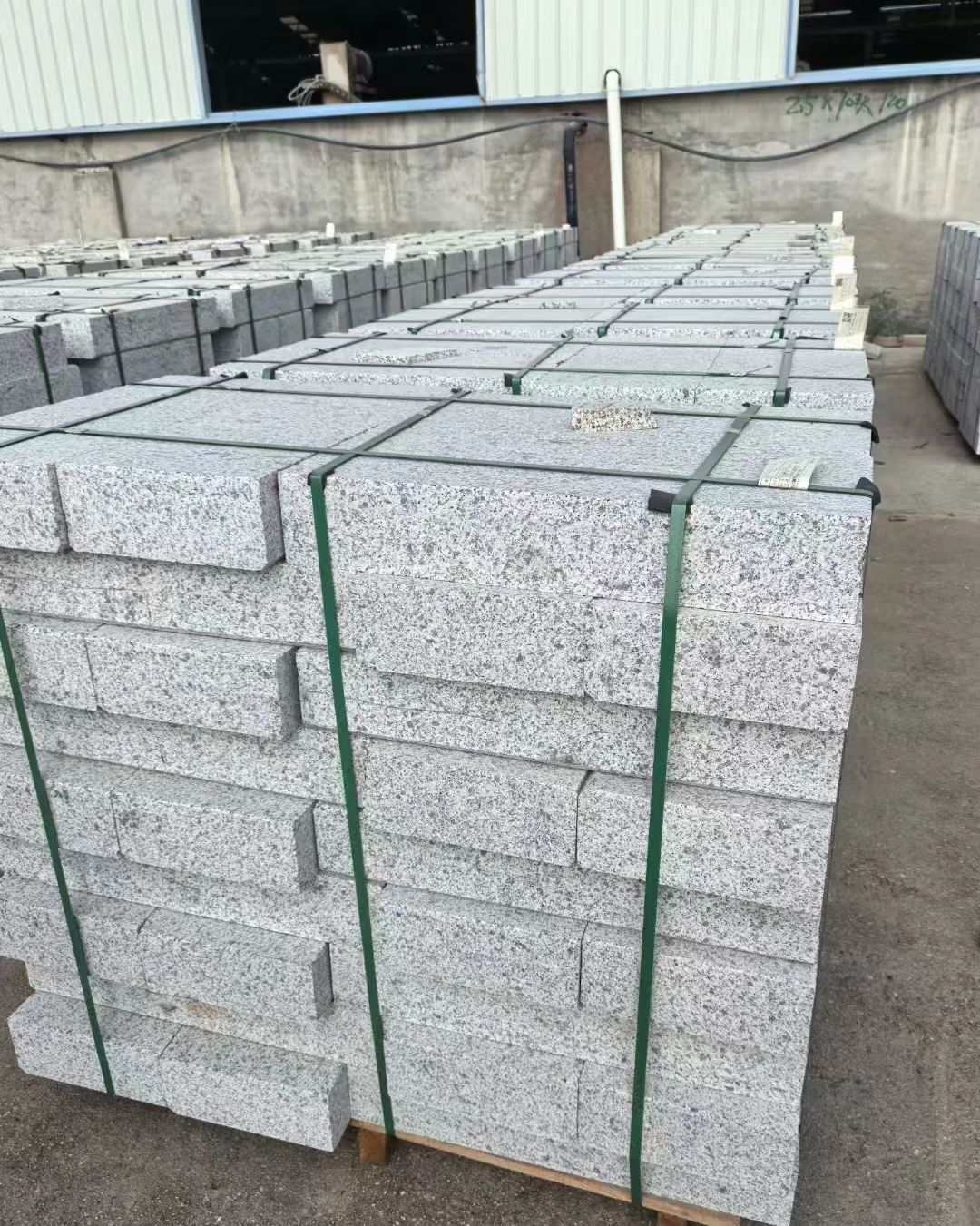 西宁 白麻花岗岩路沿石，弧形路沿石，道牙石，马路牙子，界石，路缘石，平沿石，直岩石，平缘石等